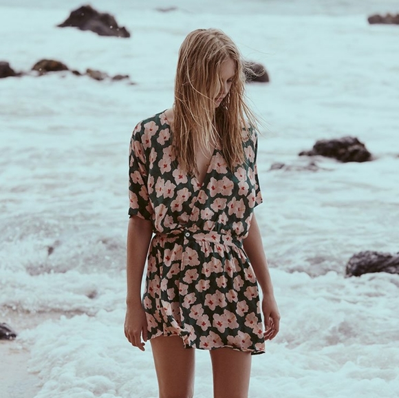 acacia swimwear Dresses & Skirts - Acacia swimwear Mahalo silk Rome dress M hibiscus